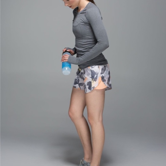 Lululemon Pleat To Street Short Mini Art Pop White Multi / Peach Fuzz - Picture 4 of 16